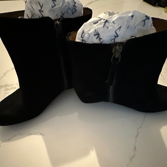 FLAT BLACK SUEDE ANKLE BOOTS - Picture 5 of 5